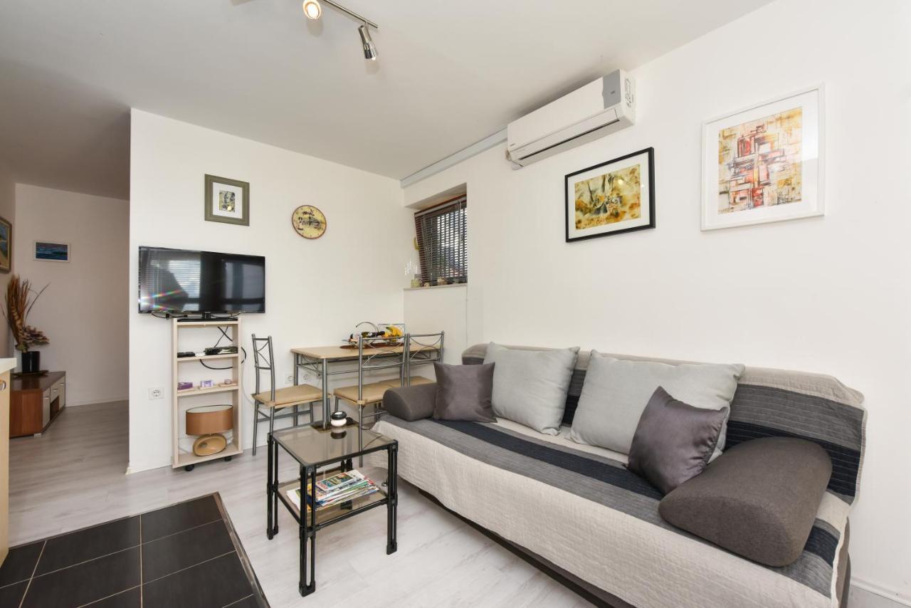 Lovely Apartment In The Groundfloor ザダル エクステリア 写真